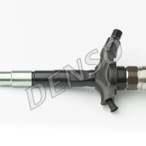 Denso 095000-5830 – Инжектор за дизелови двигатели с общо горивни линии.
